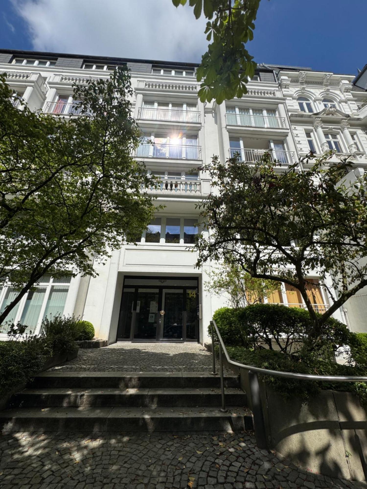 H14 - Prime Location - Perfect For Business & Lifestyle Appartement *