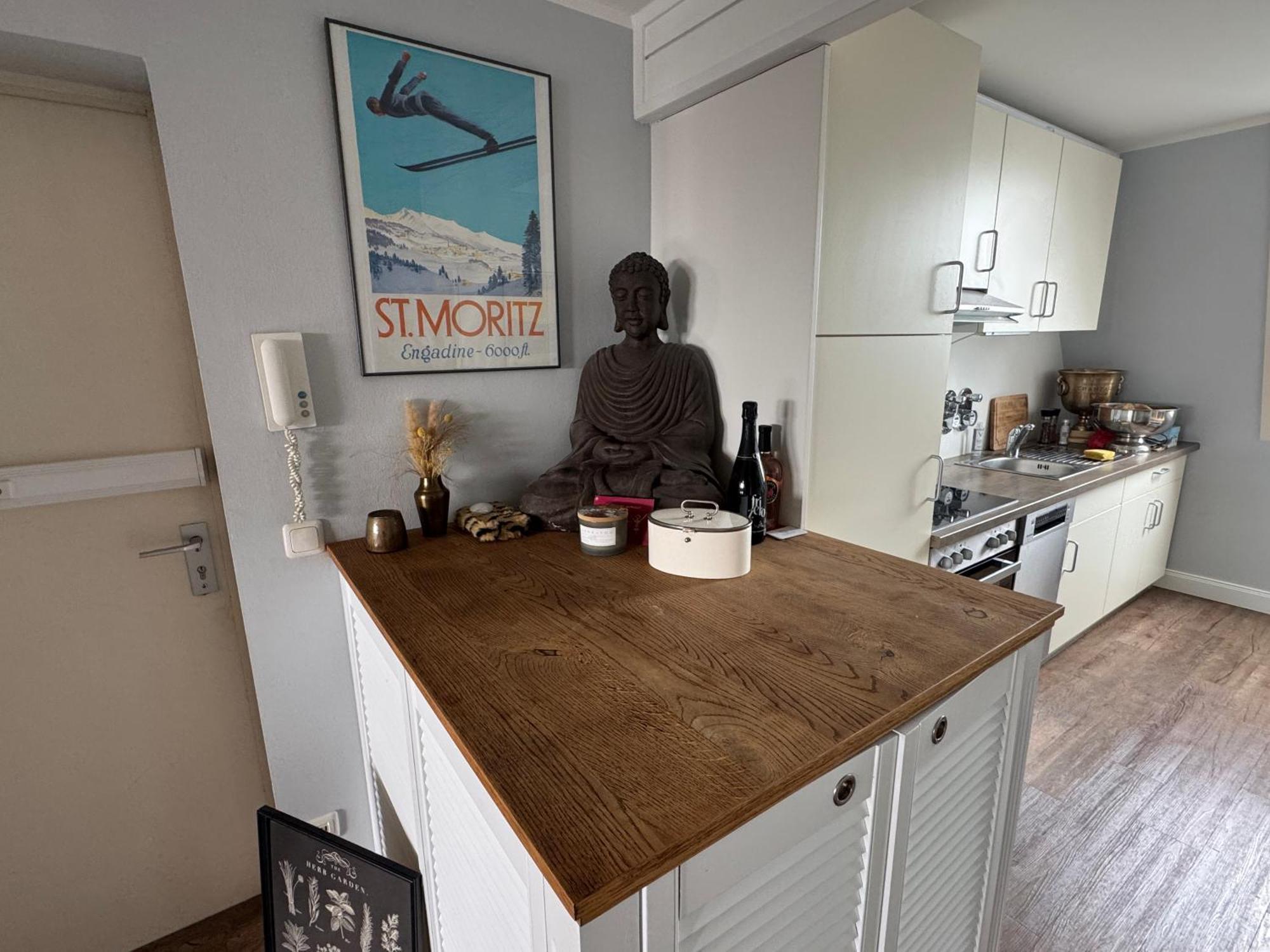 Apartment H14 - Prime Location - Perfect For Business & Lifestyle *